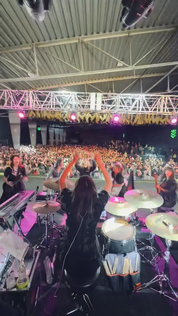 Dany Joins BAND-MAID on Stage in Mexico City